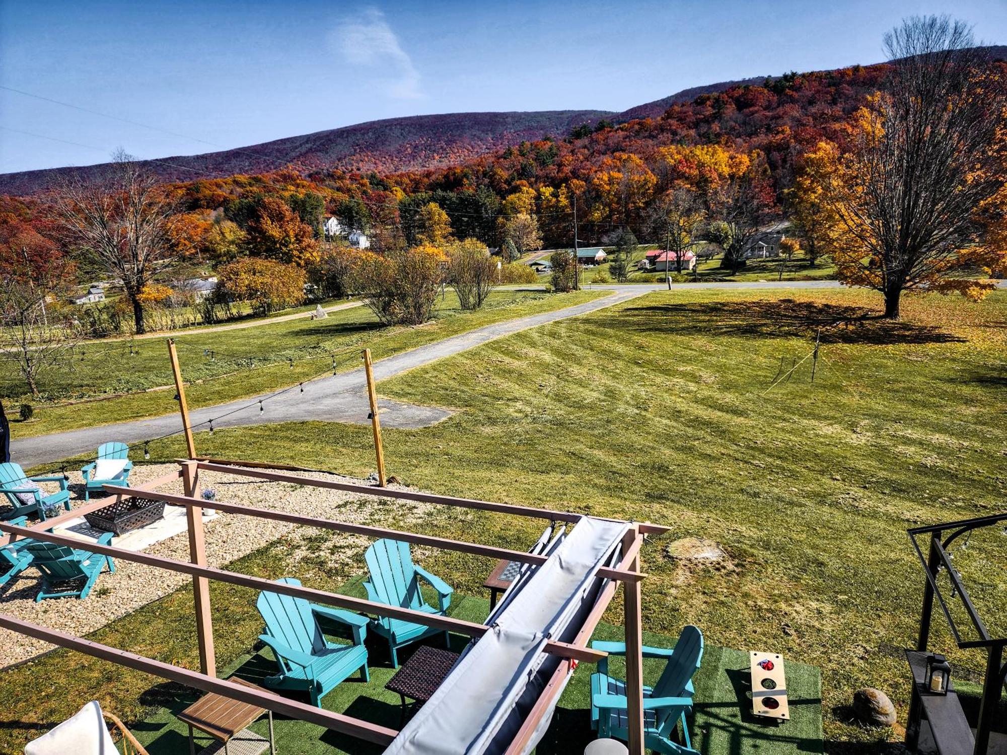 Carloover Vista: Mountain Escape Hot Springs Buitenkant foto
